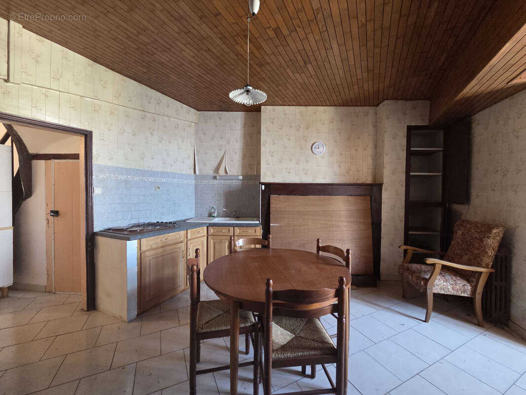 Maison de village en pierre avec fort potentiel - photo 8
