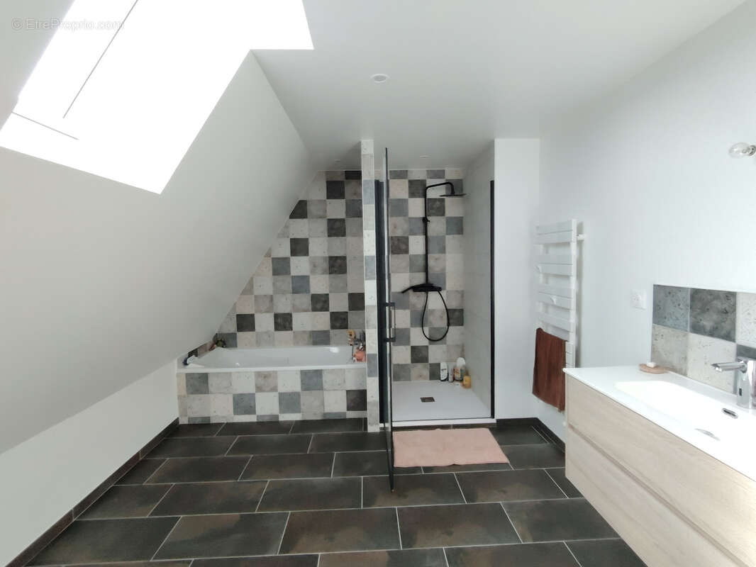 Maison à SAINT-ERBLON