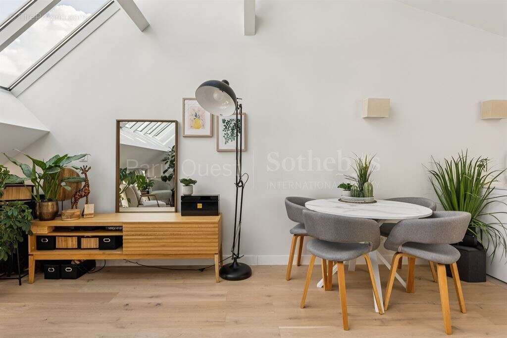 Appartement à PARIS-16E
