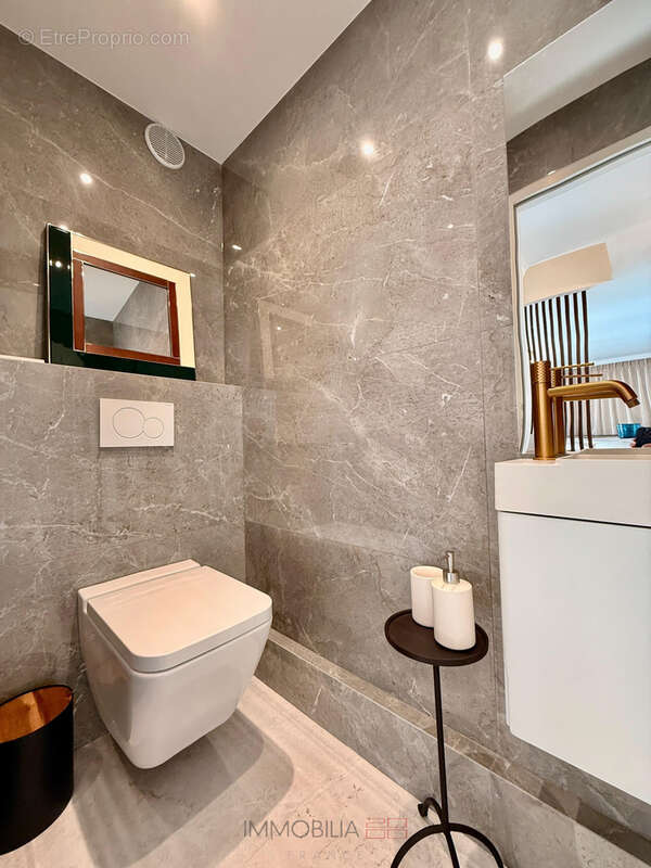 Appartement rénové avec des materiaux de luxe - garage et cave - photo 17