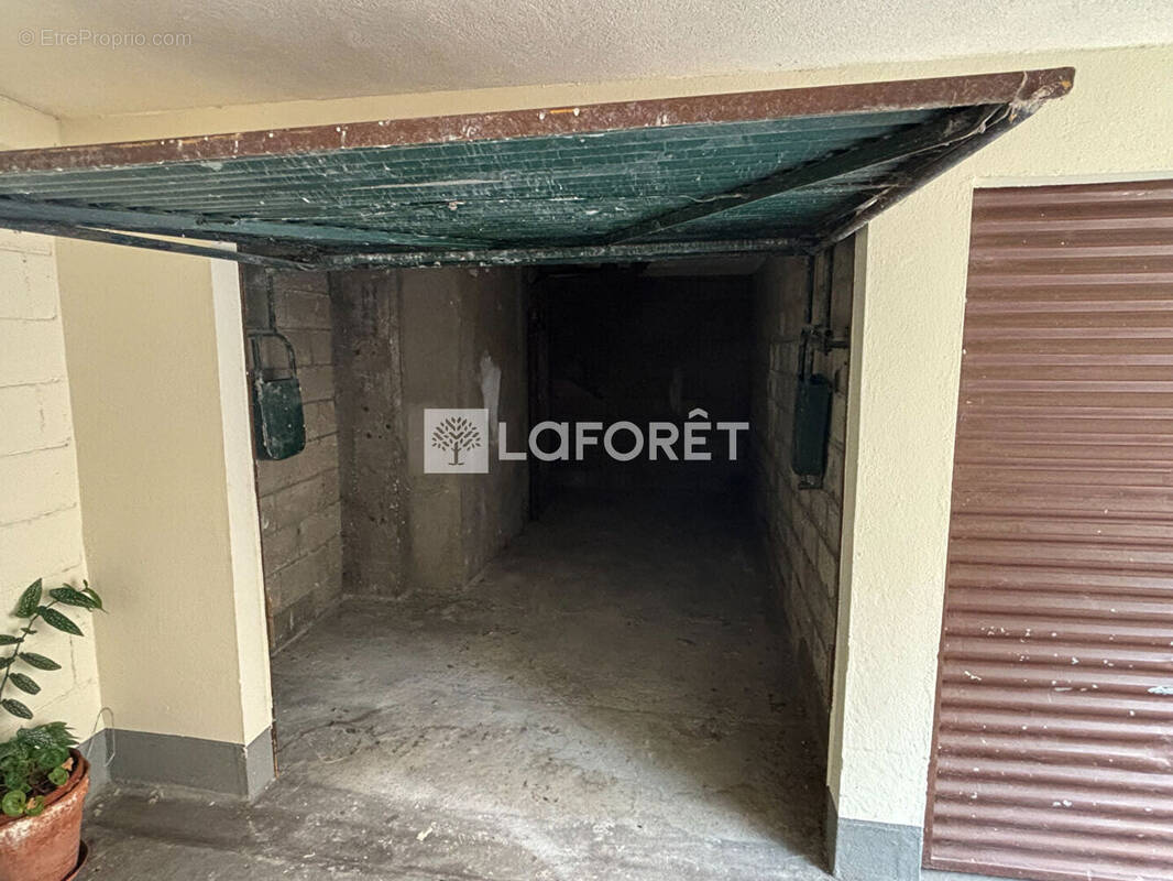 Parking à PARIS-15E