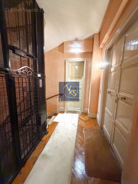 Appartement à PARIS-1E
