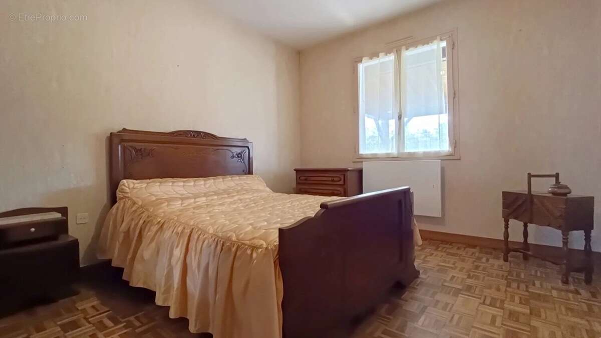 Maison à AYRON