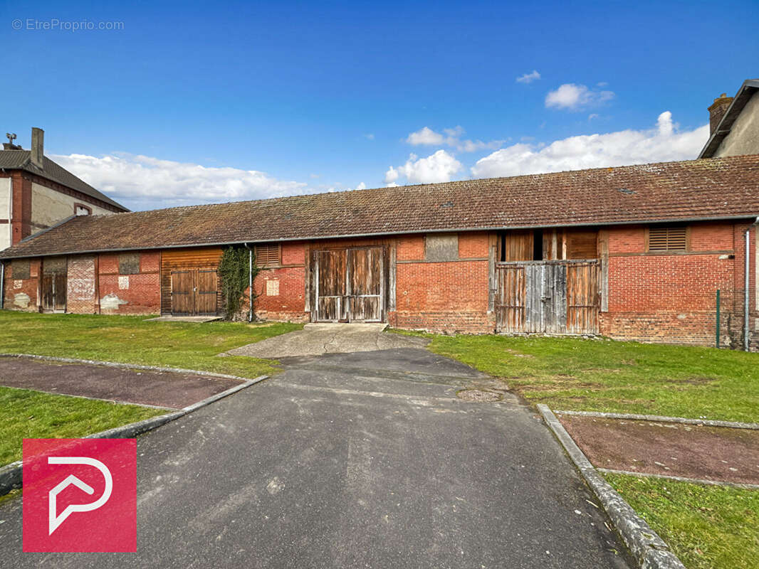 BERNAY, en ville, bâtiment de 300 m² - photo 9