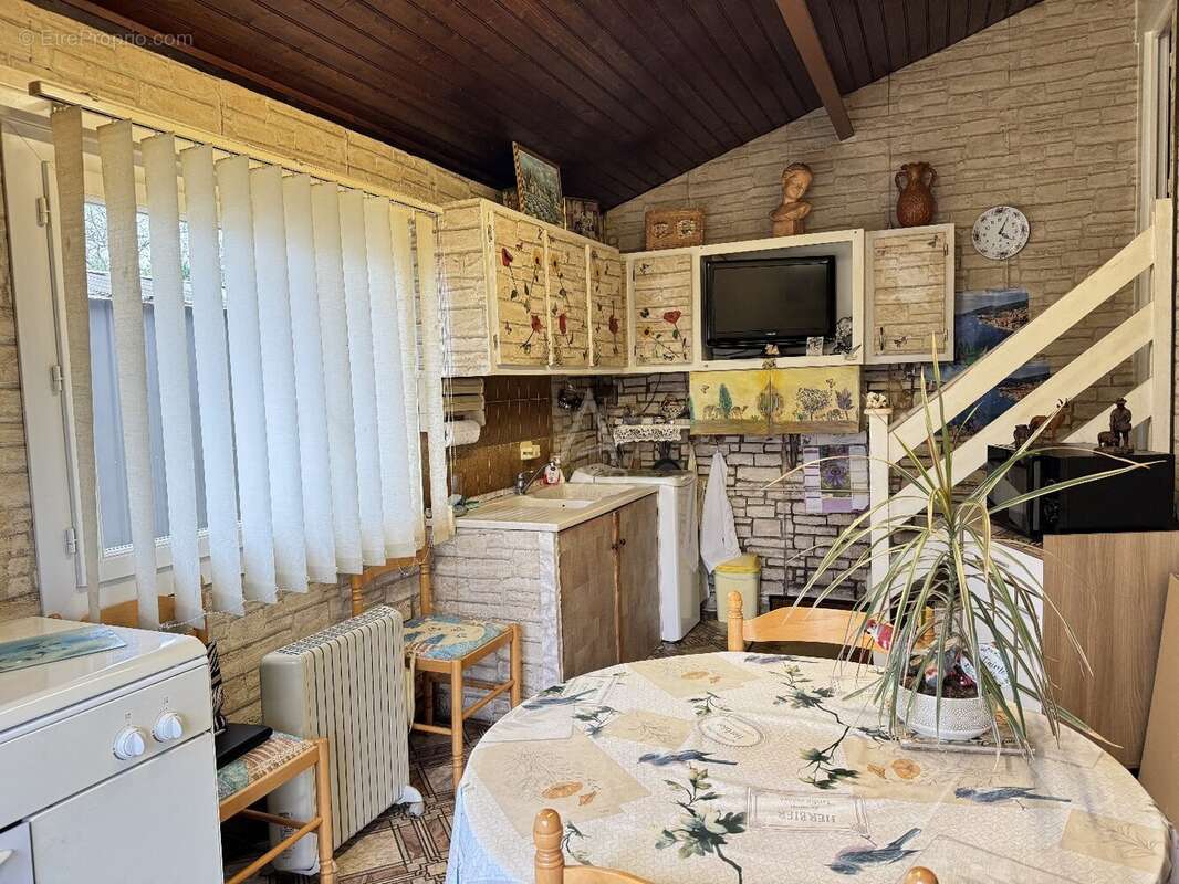 Maison à SAINT-YRIEIX-SUR-CHARENTE