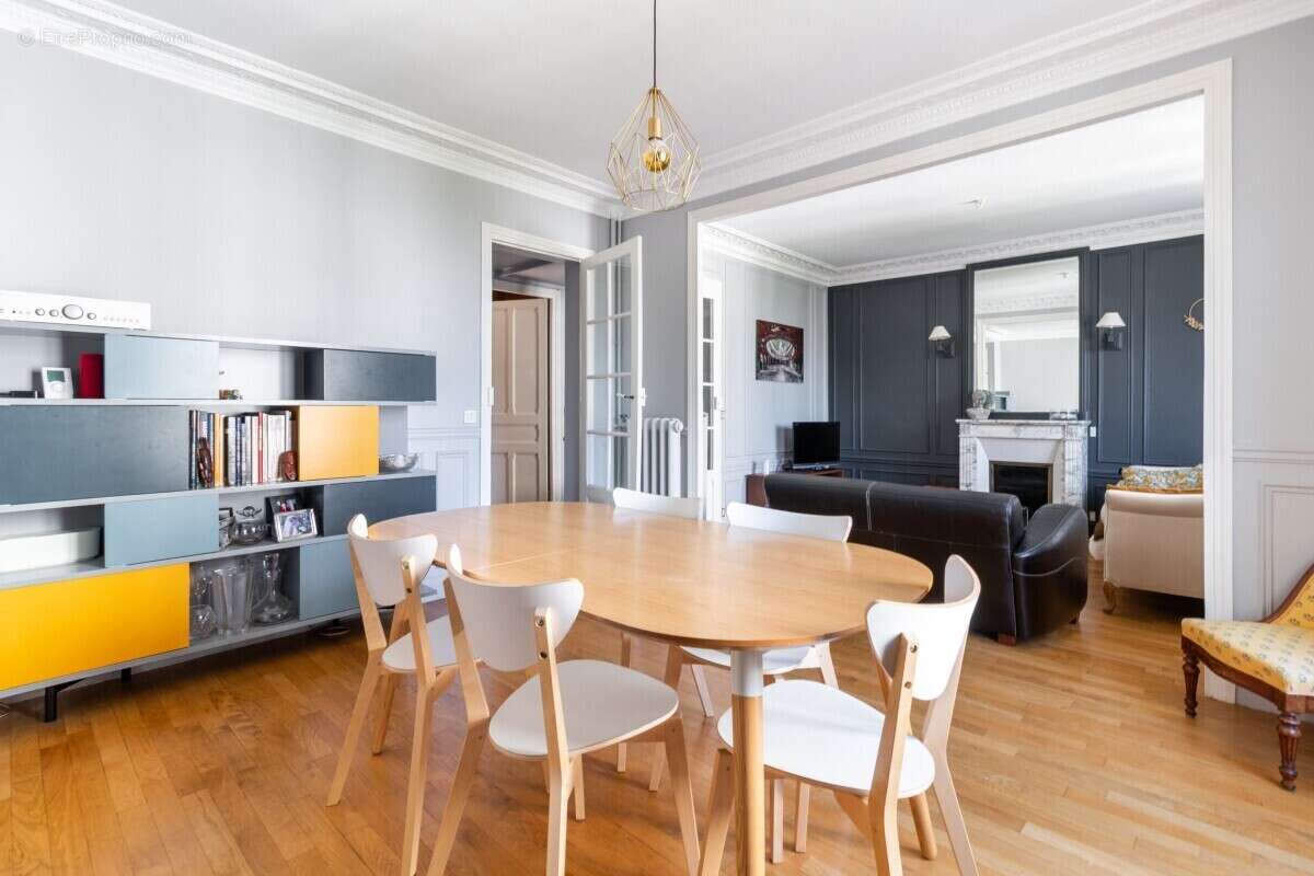 Appartement à COURBEVOIE
