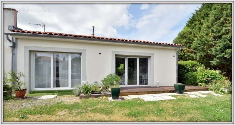 Maison à LAPEYROUSE-FOSSAT