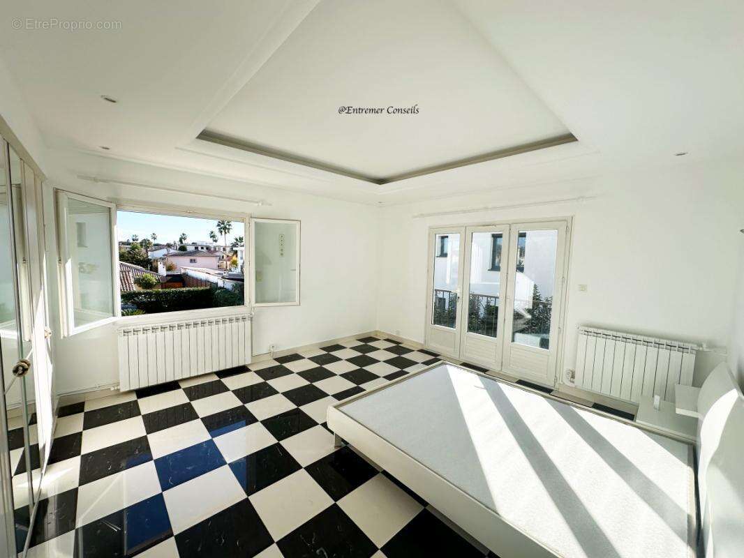 Maison à VILLENEUVE-LOUBET