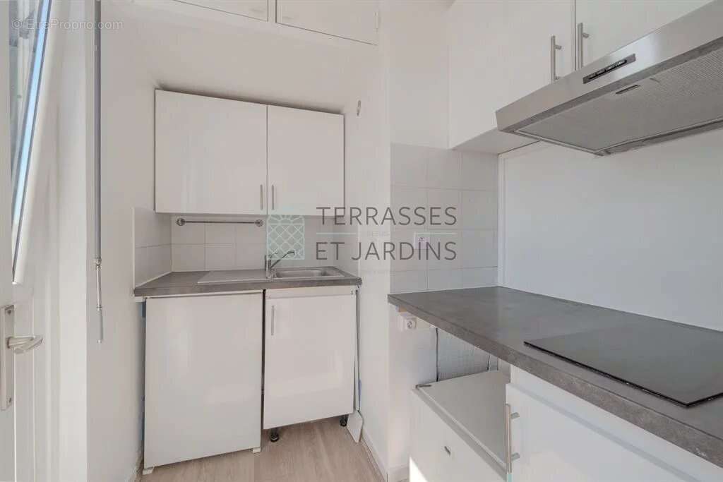 Appartement à PARIS-14E