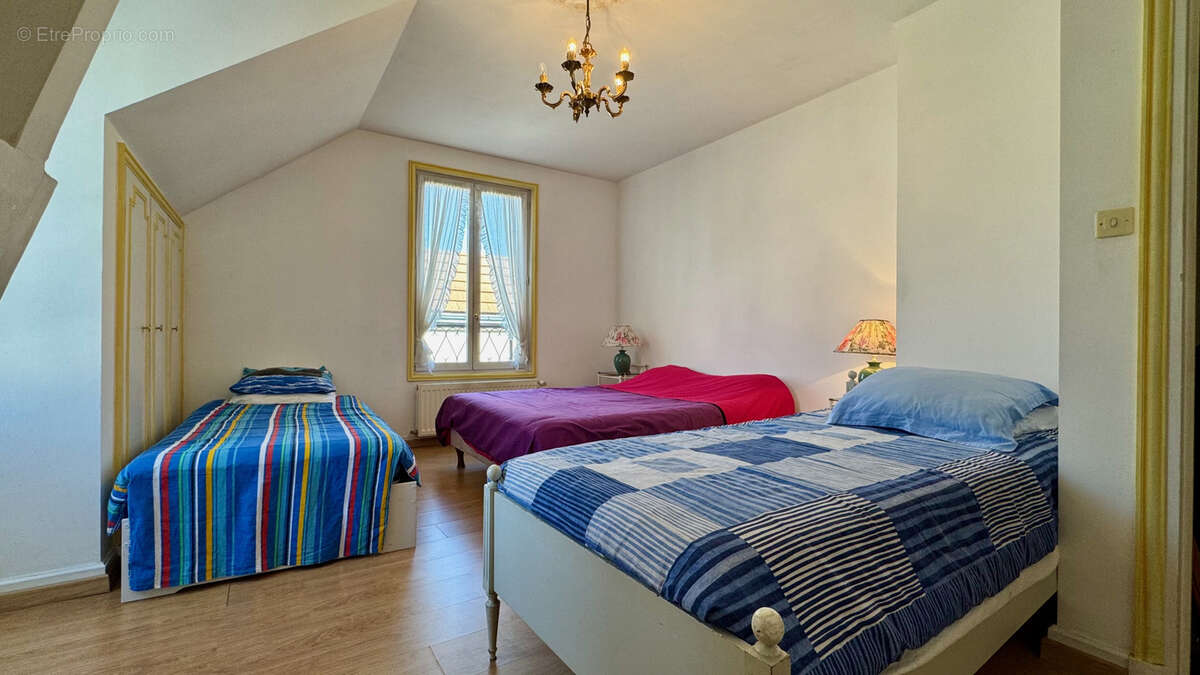 Maison à CHANTELOUP-LES-VIGNES