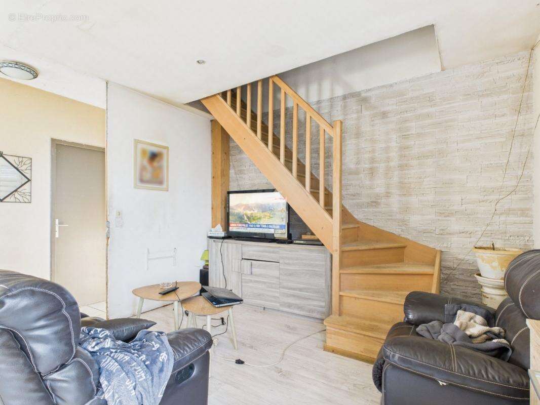 Maison à MESNIL-BRUNTEL