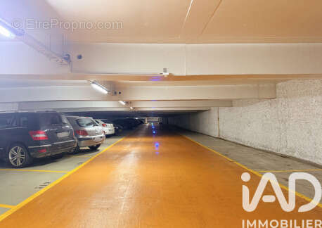 Photo 2 - Parking à PARIS-8E