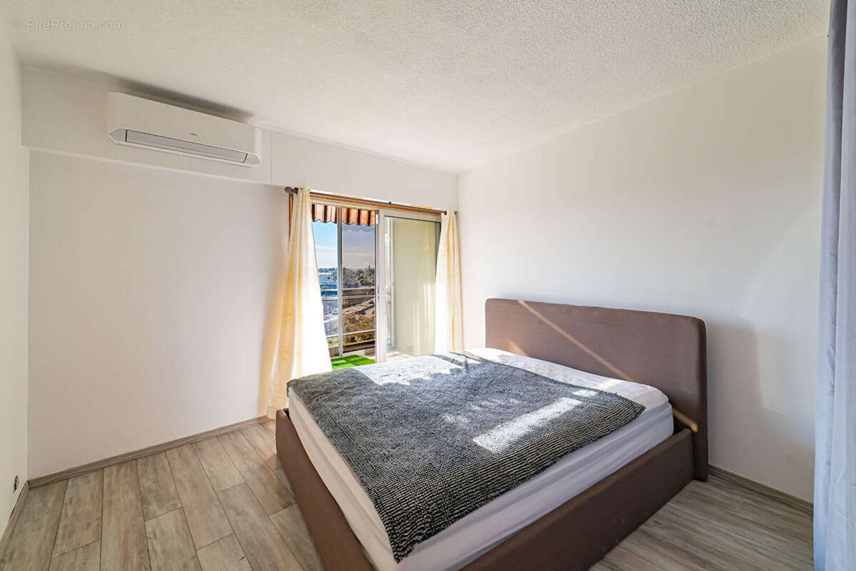 Appartement à VILLENEUVE-LOUBET