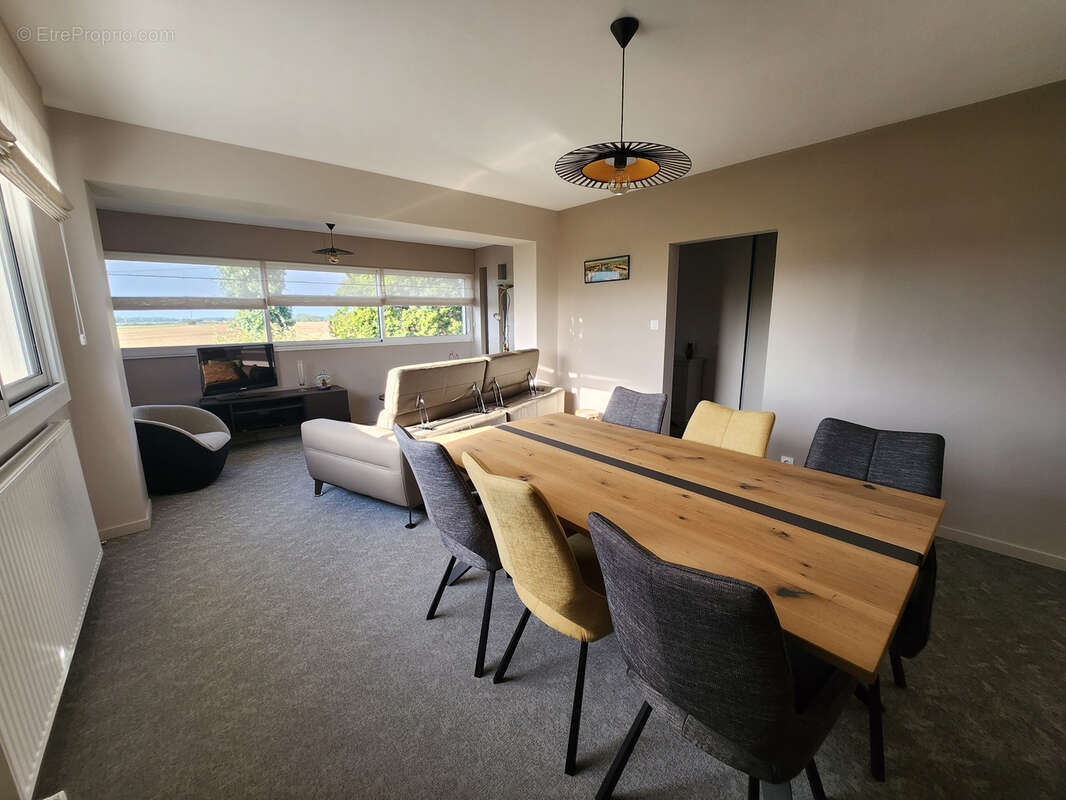 Maison à LES MAGNILS-REIGNIERS