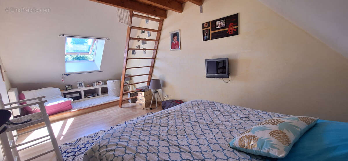 Maison 163m2 environ, 6 chambres,terrain de 1027 m2 arbore, avec sa piscine sans vis a vis. coup de coeur - photo 32