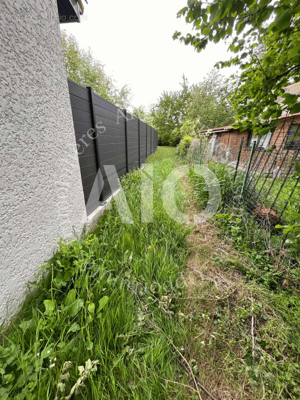 Terrain à LA BOISSE