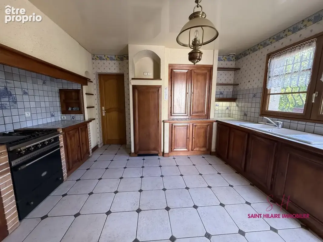 Maison 8 pièces 210 m² à vendre à Saint-Hilaire-Saint-Mesmin (45160) - photo 2