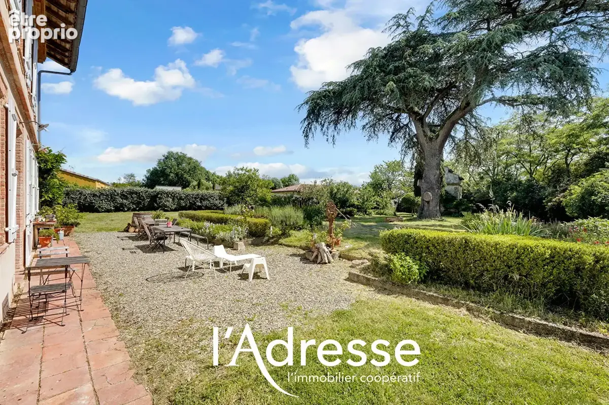 Exclusivité l'Adresse - Le BURGAUD - Maison de maître d'environ 290 m² avec parc arboré de 2 492 m², pigeonnier et dépendances - photo 17