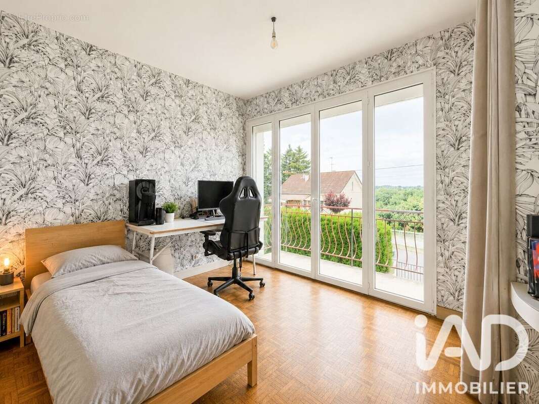 Maison 110 m² à Favars  - photo 8