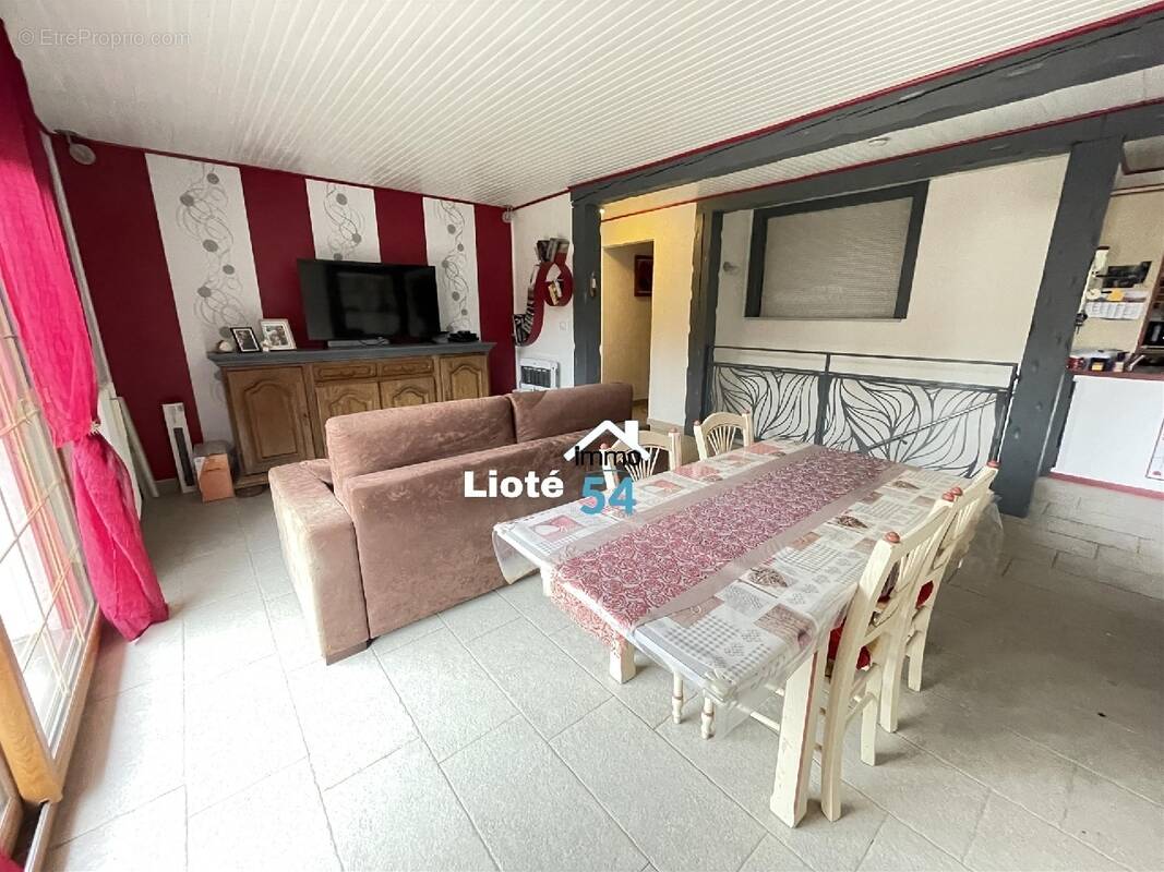 Maison à CREVECHAMPS