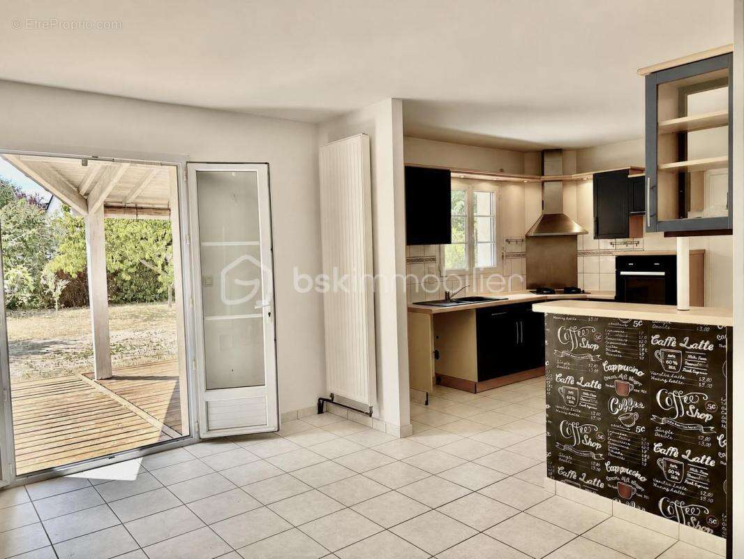 Coup de cœur assuré pour cette maison familiale de Veigné, construite en 2000 - DPE C - photo 2