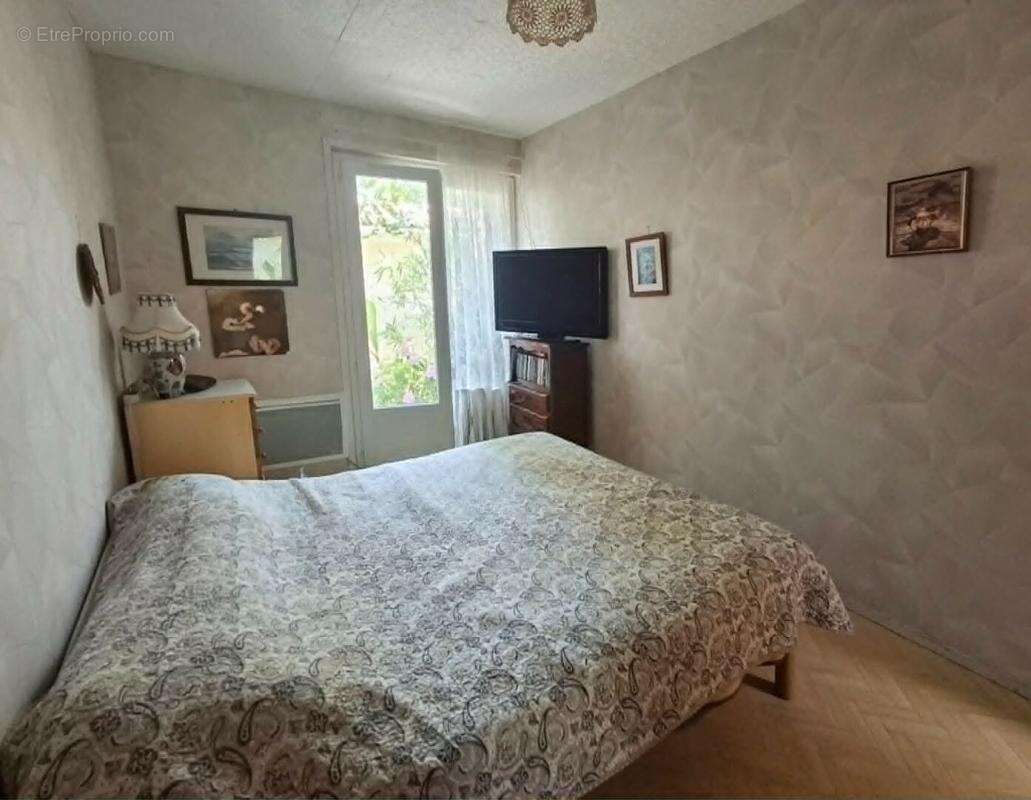 Maison de plain-pied avec grand garage, jardin et panneaux solaires - Saint-Christoly-de-Blaye (33920) - photo 7