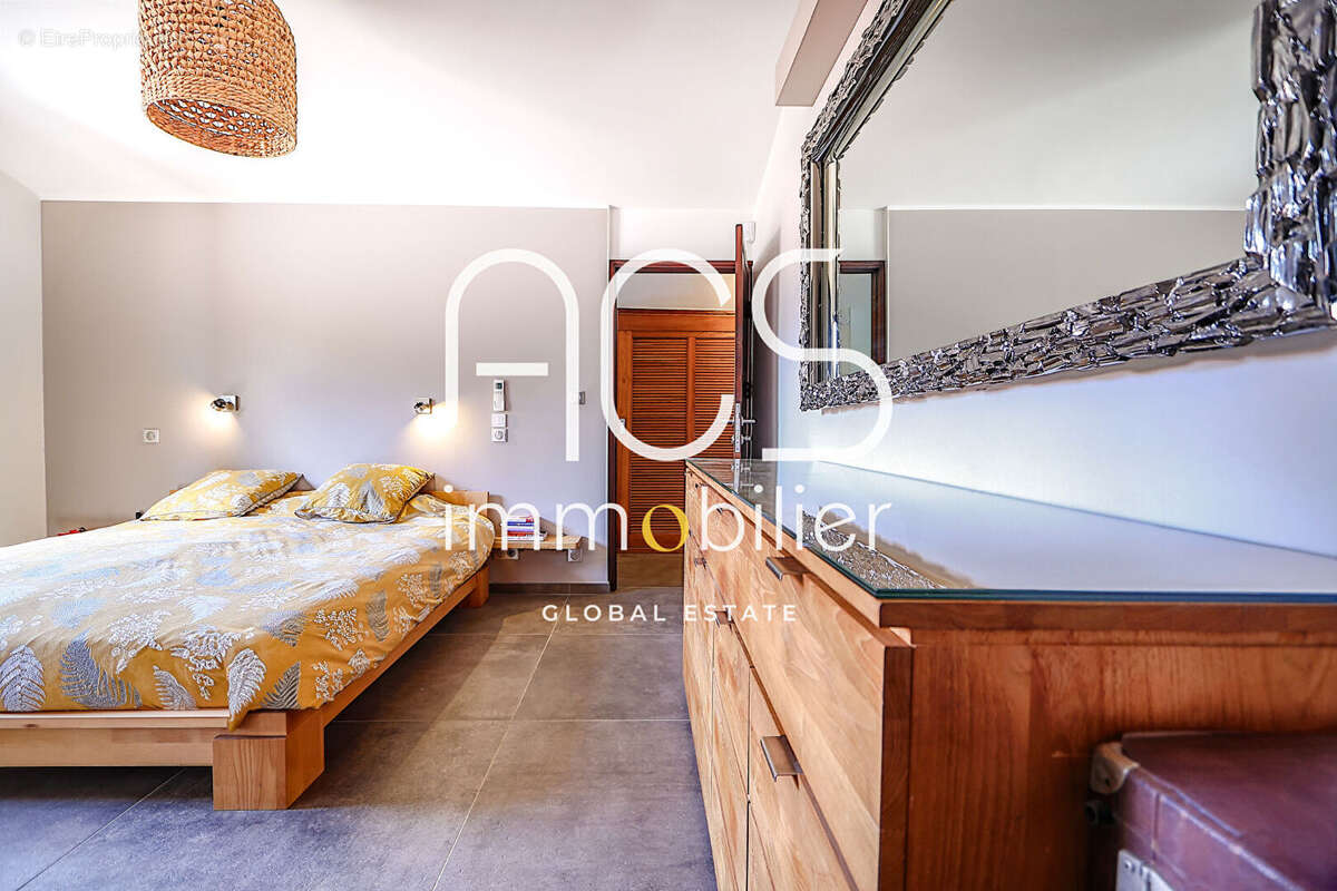 Maison à LA LONDE-LES-MAURES