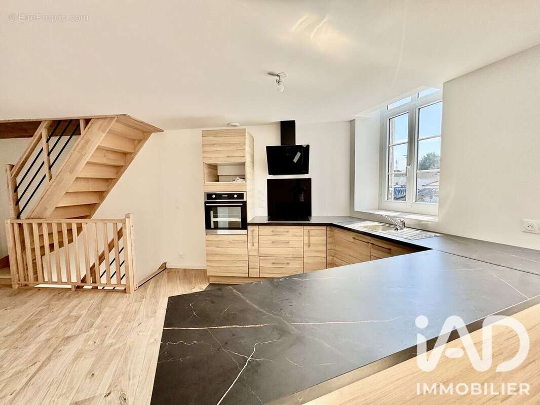 Maison 93 m² à Saint-Genis-De-Saintonge  - photo 3