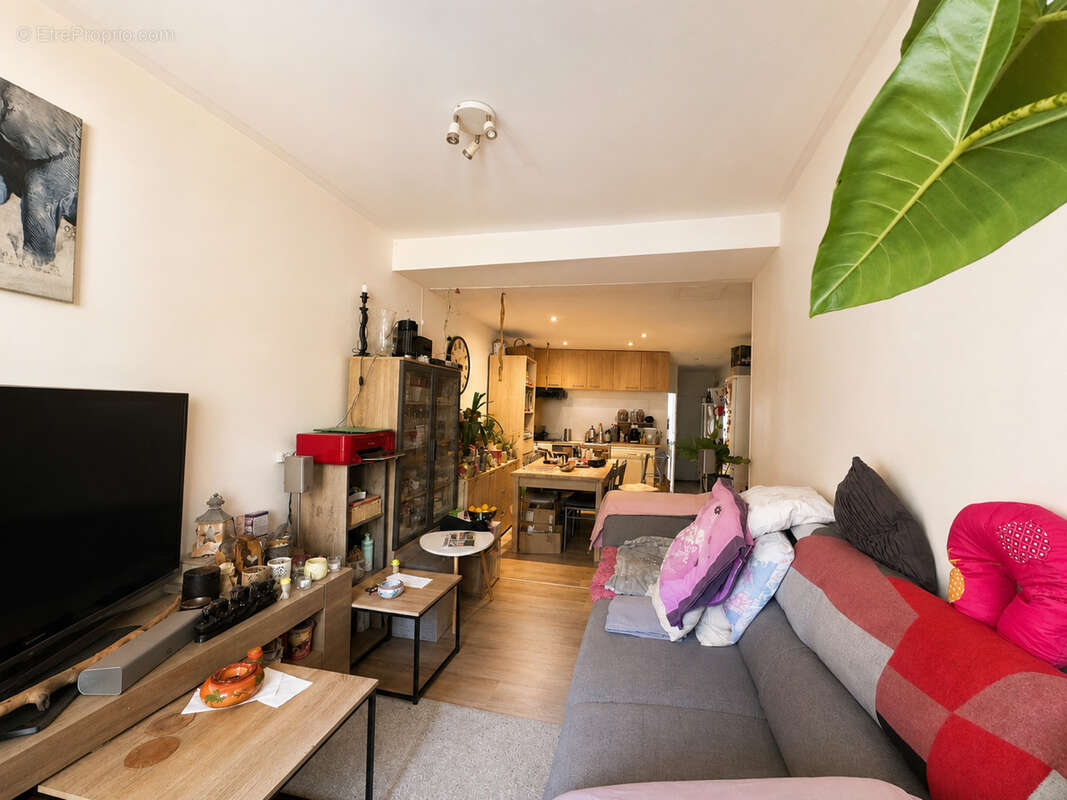Appartement de Type 3 en rez-de-chaussée avec cour extérieure. - photo 2