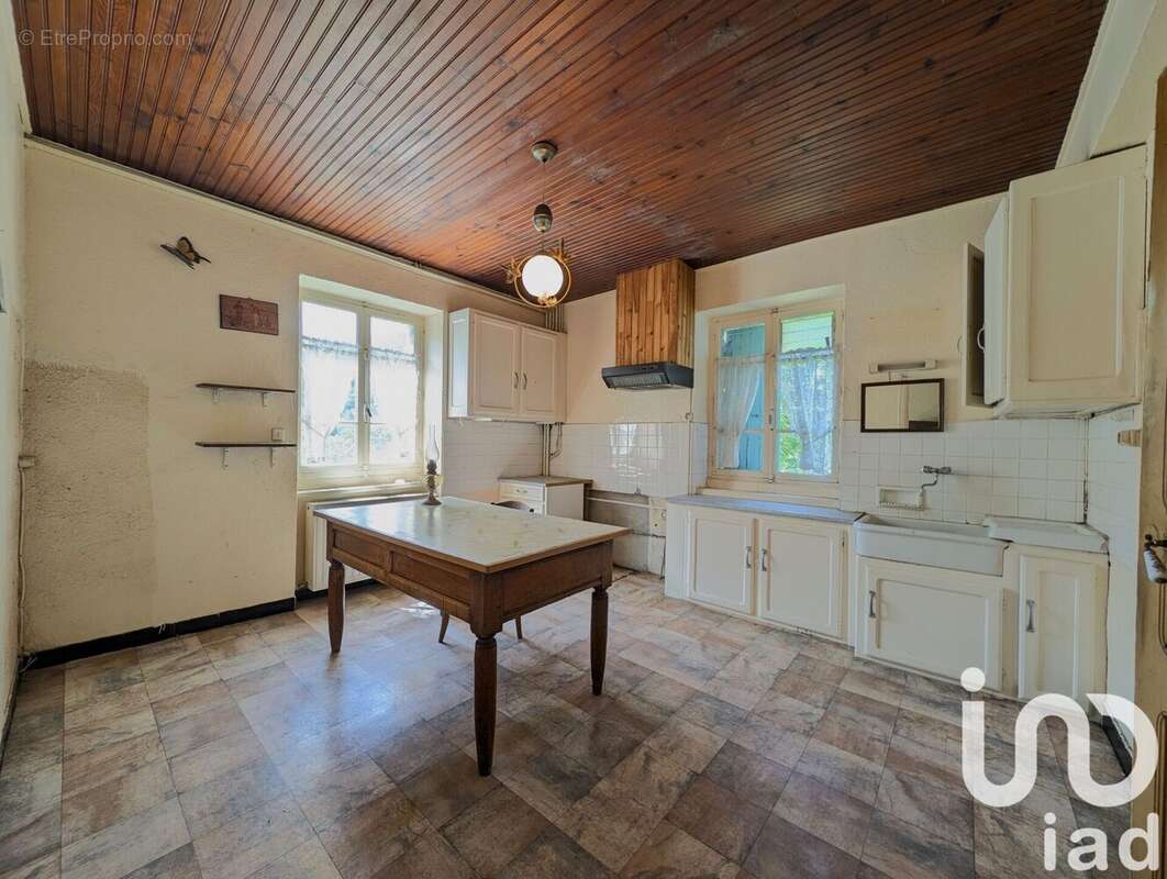 Photo 6 - Maison à SAINT-JULIEN-BOUTIERES