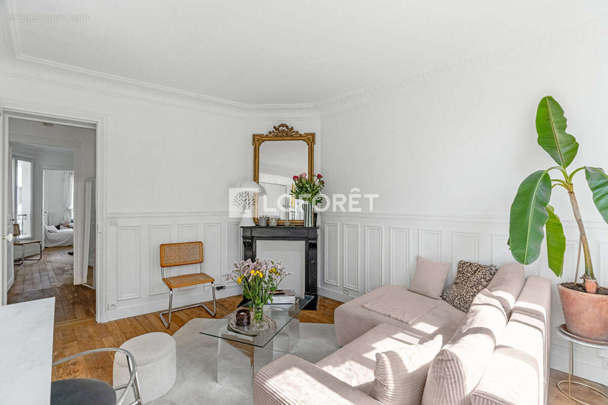 Appartement à PARIS-16E