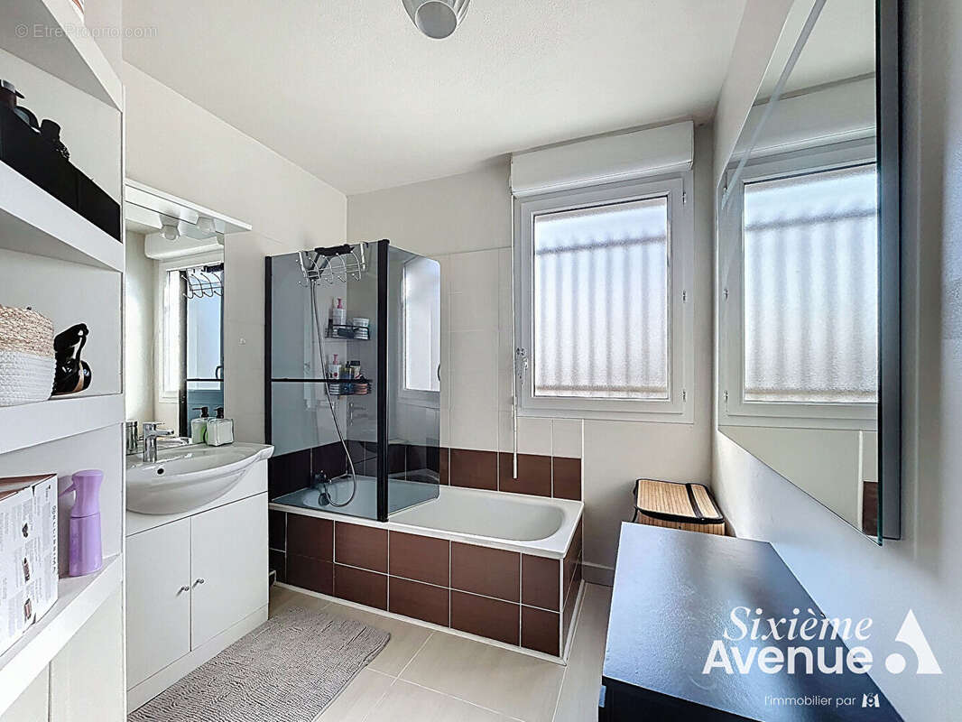 Appartement à DECINES-CHARPIEU