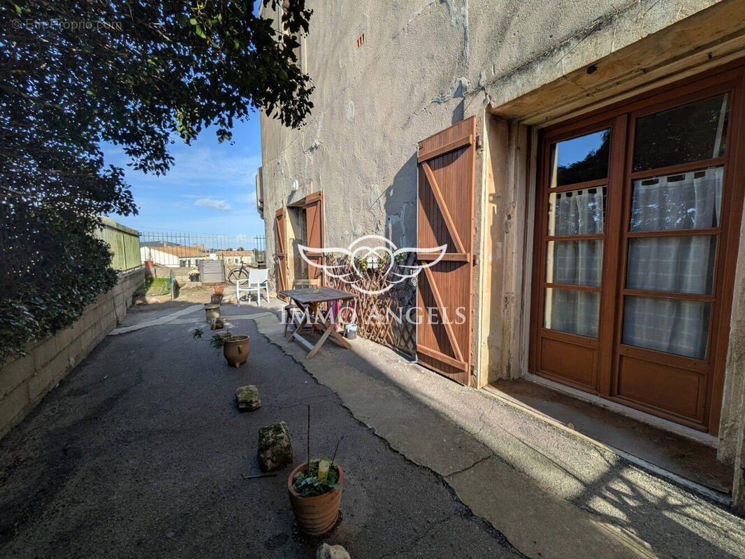 Appartement à VIC-LA-GARDIOLE