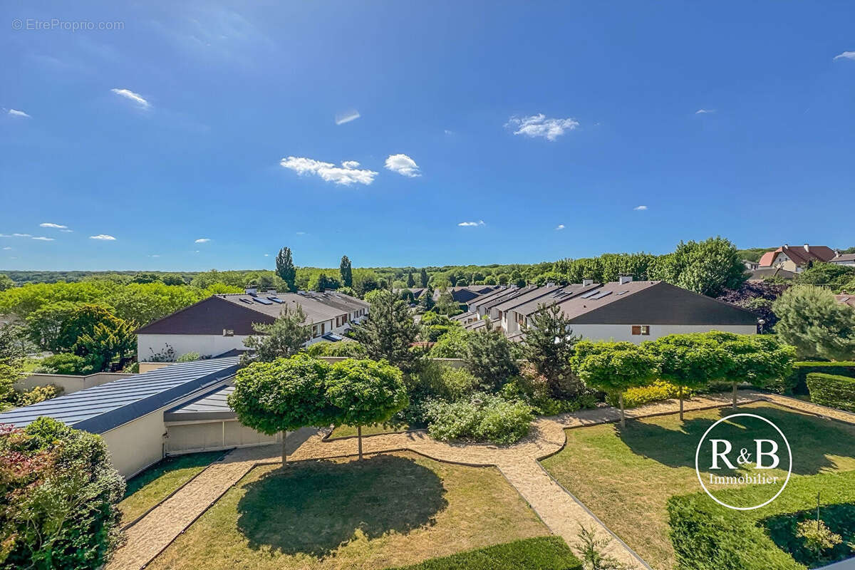 Appartement à LES CLAYES-SOUS-BOIS
