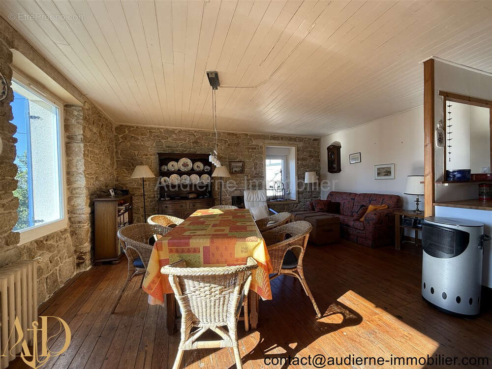 Maison en pierre du début des années 1900 - Vue mer - secteur très calme - photo 4