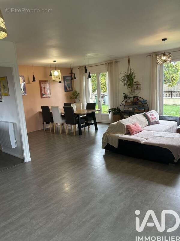 Photo 2 - Maison à REPLONGES