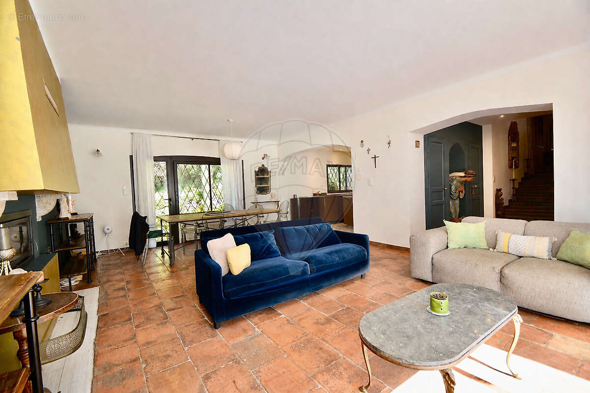 Maison à ROQUEFORT-LES-PINS