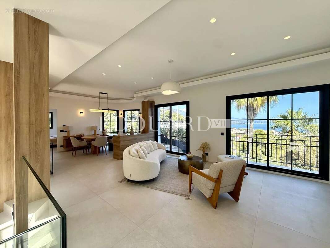 Superbe villa contemporaine avec piscine, une oasis de lumière au cœur de Roquebrune Cap Martin - photo 15