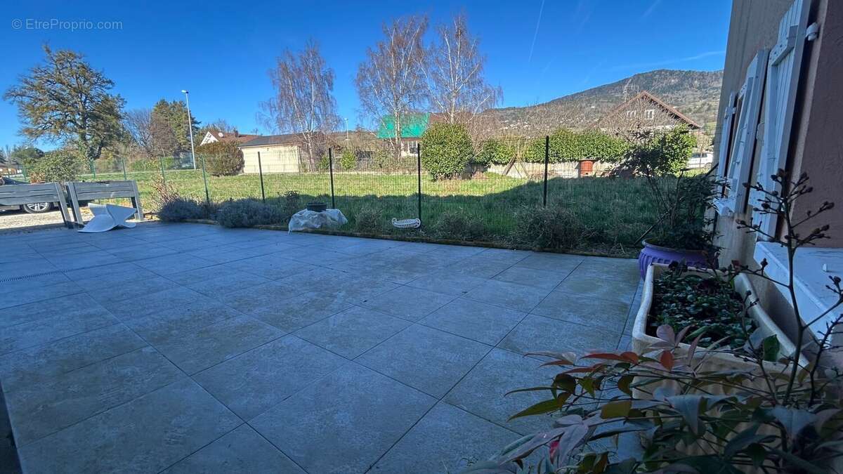 T3 à vendre à Cranves-sales Terrasse - Appartement à CRANVES-SALES