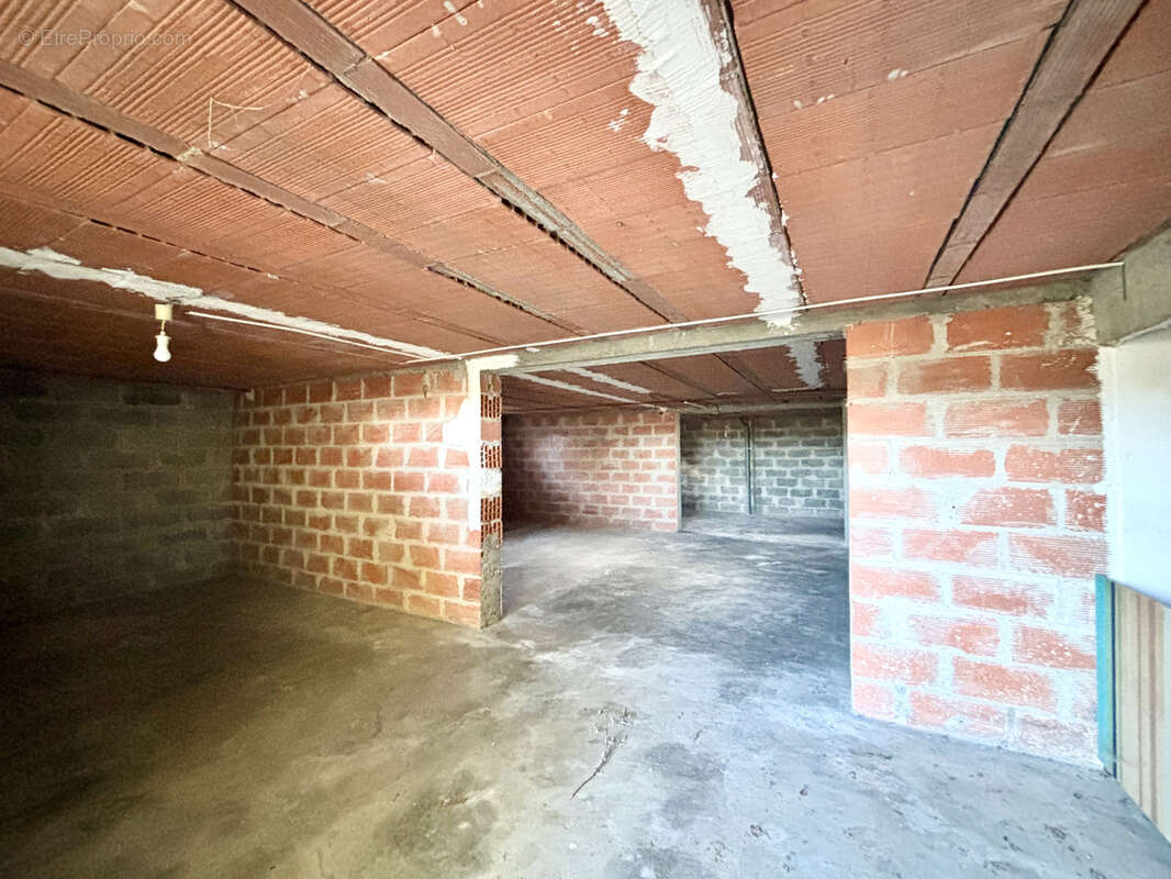 Maison à VILLENEUVE-LA-COMPTAL