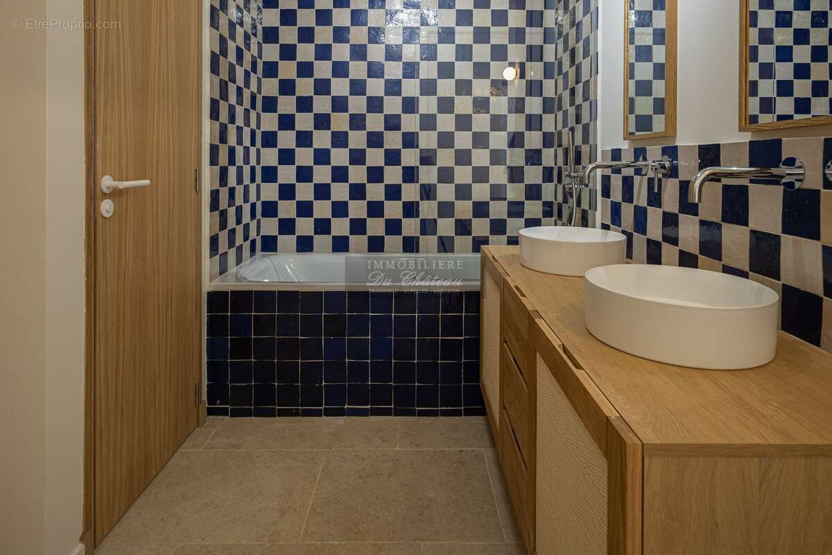 Propriété entièrement rénovée de 6 chambres, bénéficiant d'une vue panoramique, d'un environnement calme et située à proximité i - photo 14