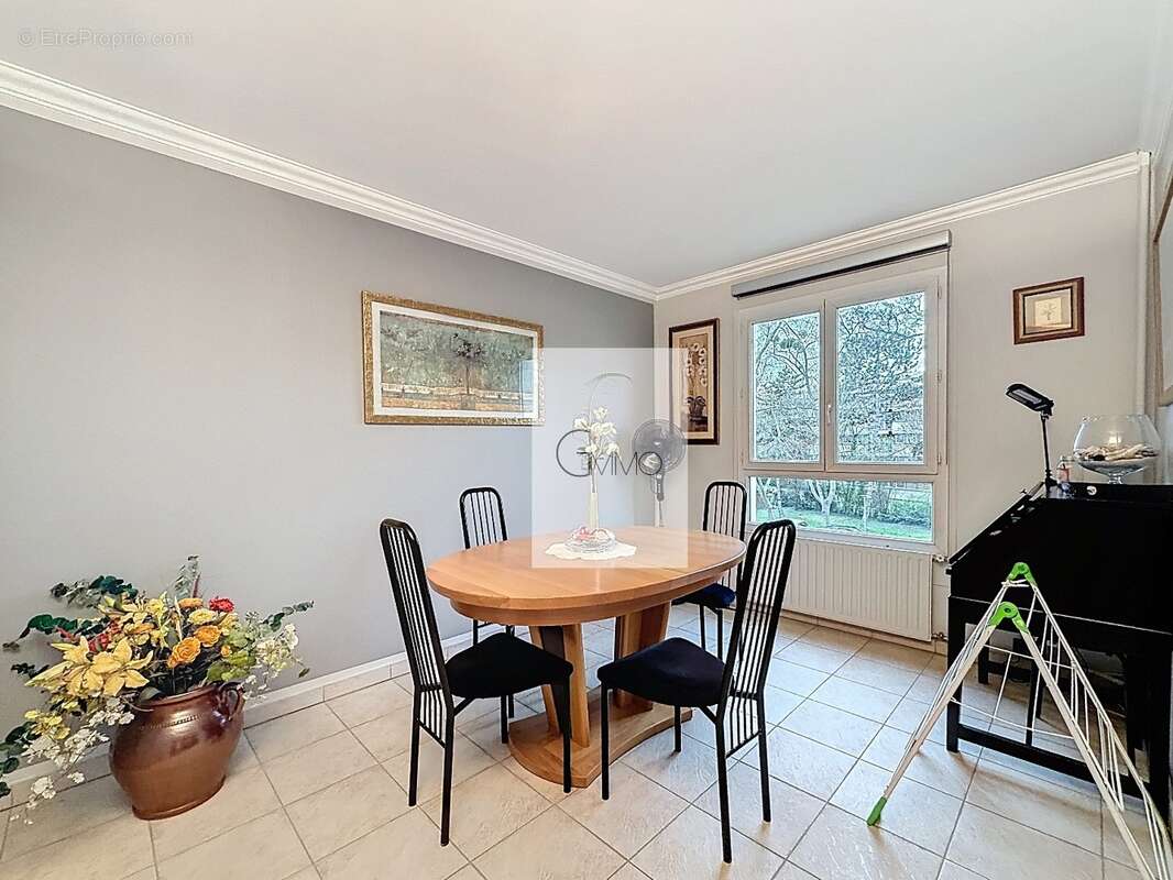 Appartement à L'HAY-LES-ROSES