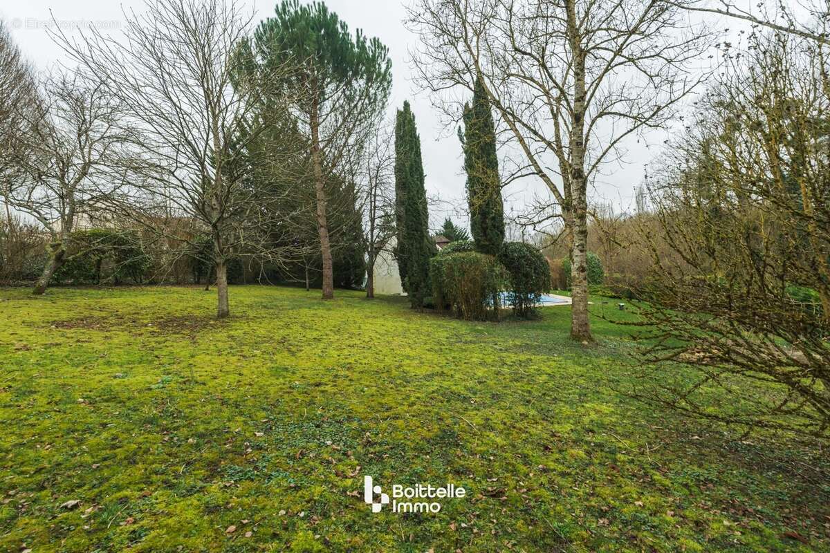 Maison à SAINT-SAUVEUR-SUR-ECOLE