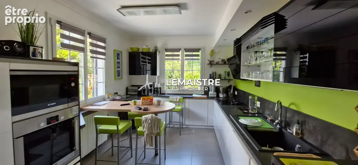 Maison à vendre - Terres-de-Caux - 169 m² - Piscine à débordement - Terrain 2000 m² - Terrasse 100 m² - Sous-sol complet - photo 5