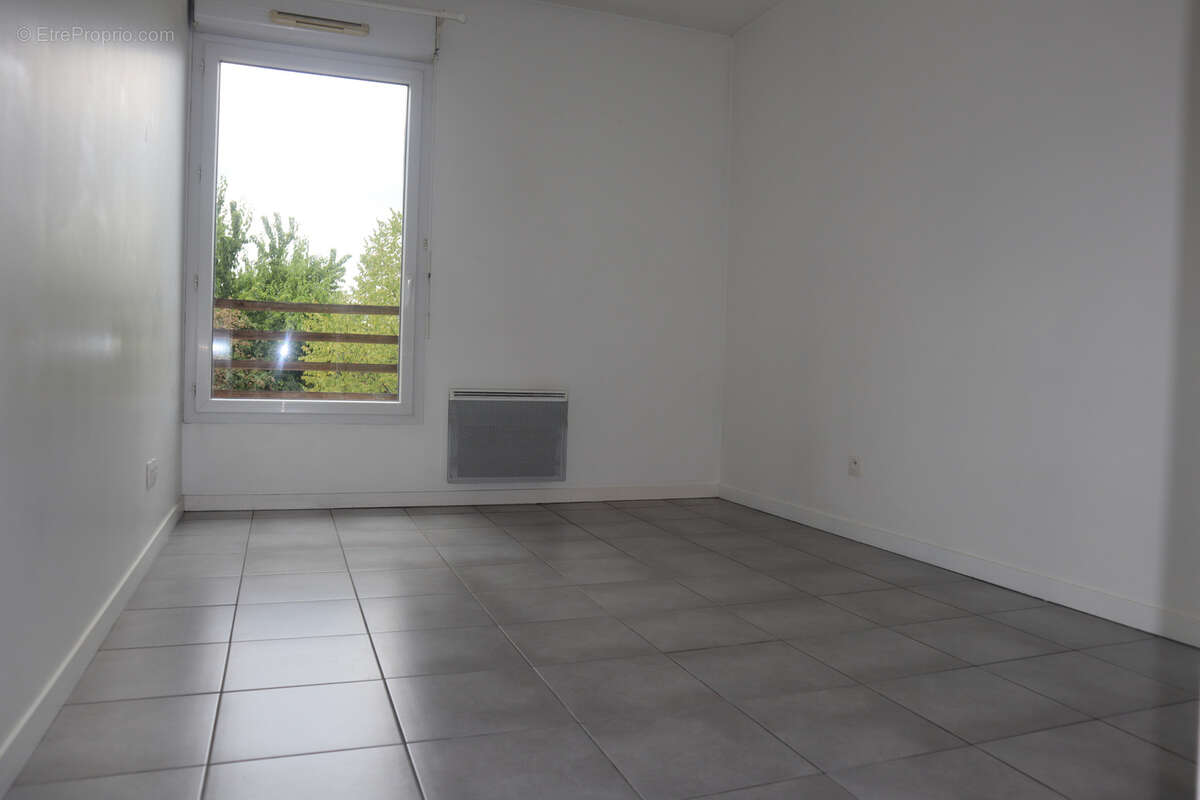 MERIGNAC ARLAC - Superbe T3 (63m2) ouvrant sur Parc Tenet avec belle Loggia + 1 Garage et 1 Parking - photo 7