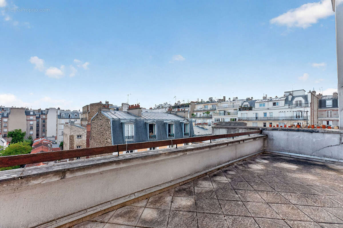 Appartement à PARIS-16E