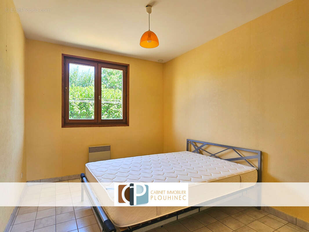 Maison de plain-pied à rénover, environnement calme à Replonges, proche Mâcon. - photo 10