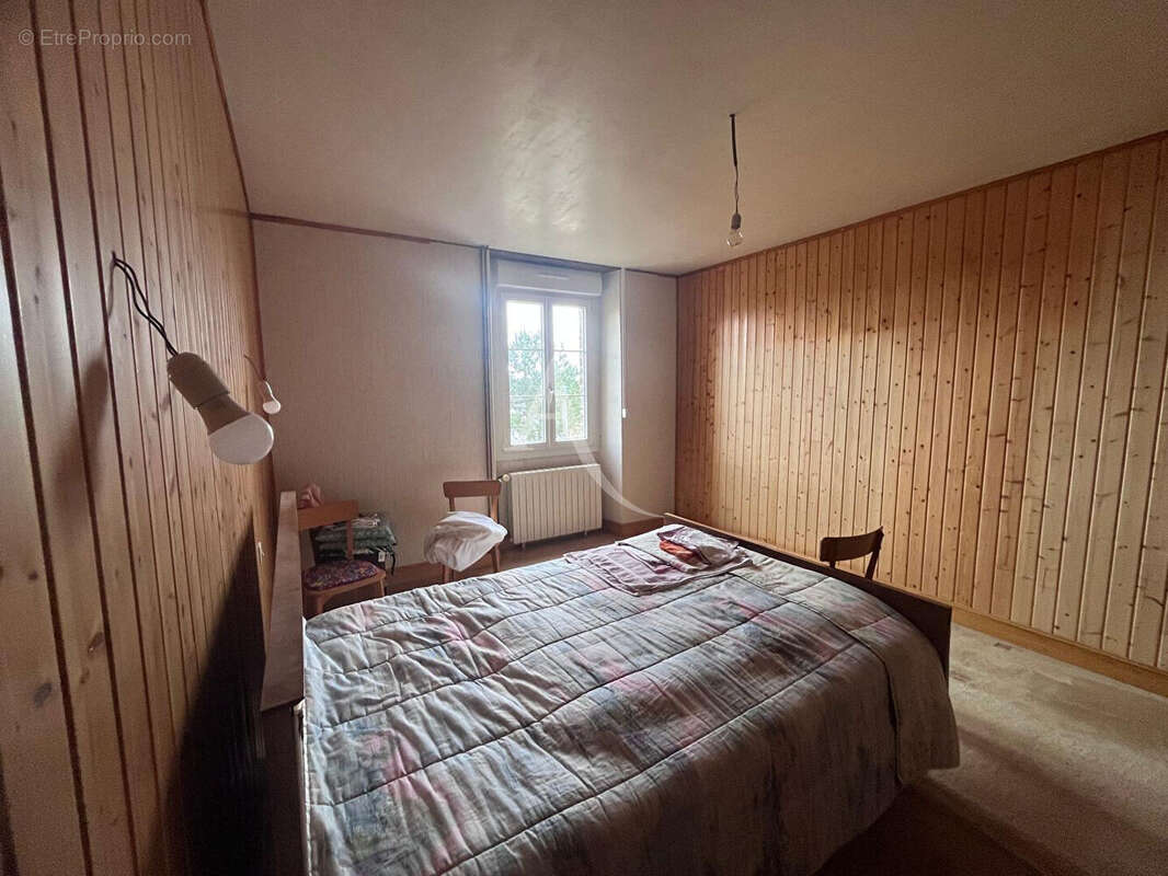 Maison à LE GENEST-SAINT-ISLE