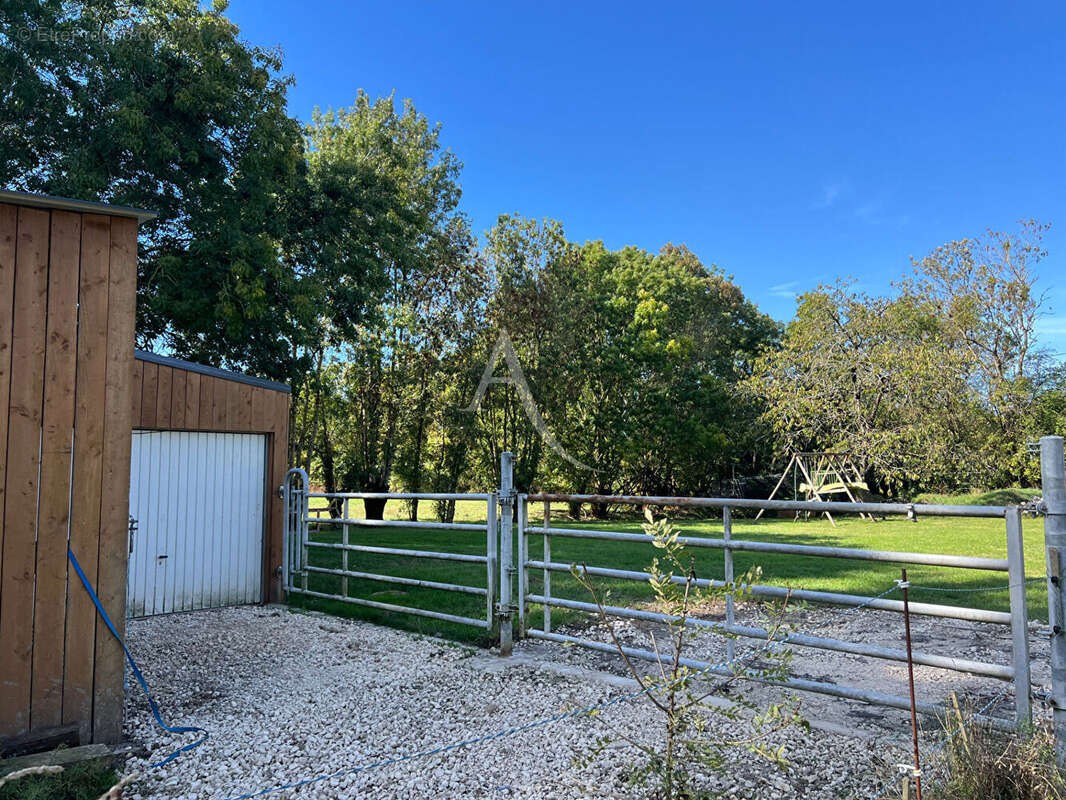 Maison à VOUILLE-LES-MARAIS