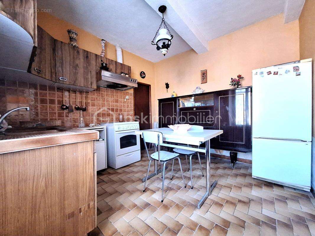 Maison de village - fort potentiel - 88 m2 - 3 chambres - cellier - grenier amenageable - terrasse - photo 2